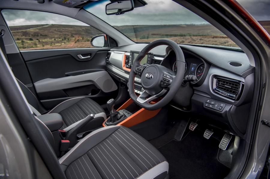 Интерьер Kia Stonic First Edition 2017 года  (UK) (фото 22 из 48)